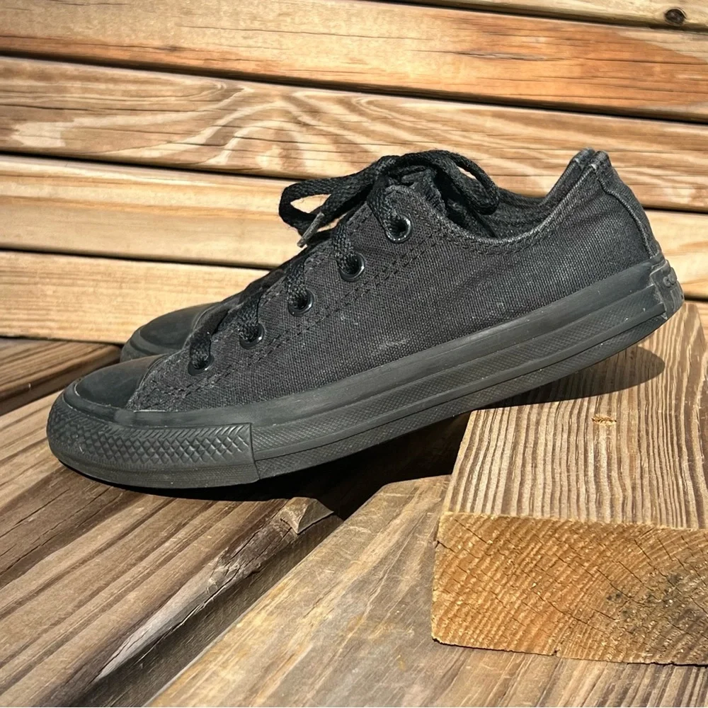 - Converse All-Star Black Low Top Sneakers SZ 1! E/VGUC!